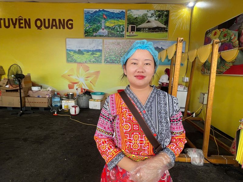 Theo chị Hoàng Thị Sùng, món ẩm thực phở ngô đã có hơn 3 năm nay. Ảnh: Thanh Thảo