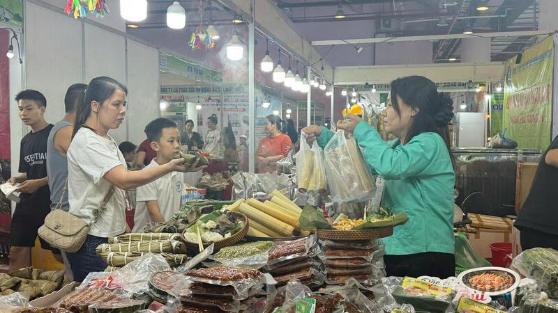 Nhiều sản phẩm nông sản vùng miền tham gia Hội chợ OCOP Quảng Ninh - Thu Đông 2025