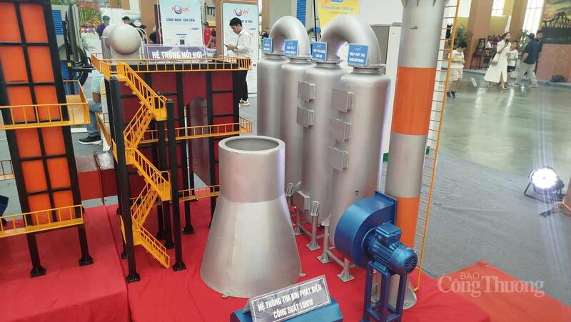 Công nghệ biến rác thành năng lượng tái tạo được T-Tech Việt Nam giới thiệu trong không gian "Tinh hoa Thu Hà Nội". Ảnh: Hoàng Thanh