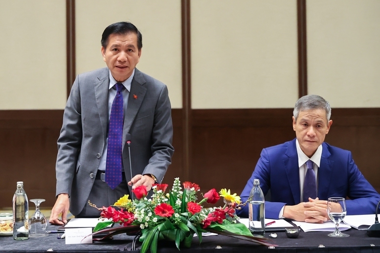 Đại sứ Việt Nam tại Malaysia báo cáo - Ảnh: VGP/Nhật Bắc