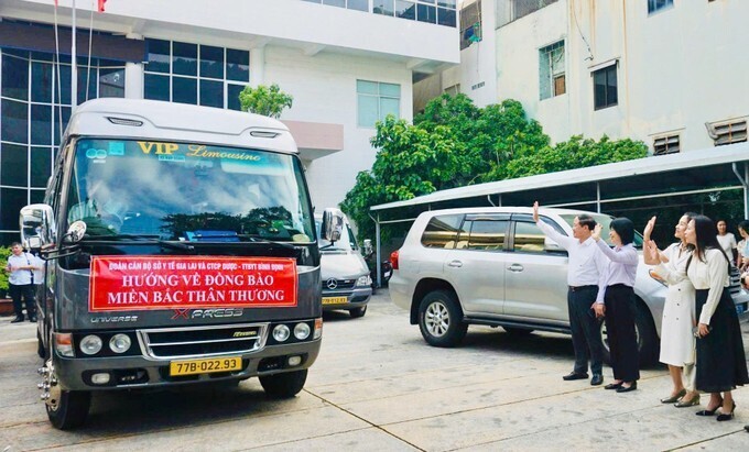 Lễ xuất quân đoàn công tác hỗ trợ y tế cho các tỉnh bị ảnh hưởng nặng nề bởi bão lũ. Ảnh: ĐVCC