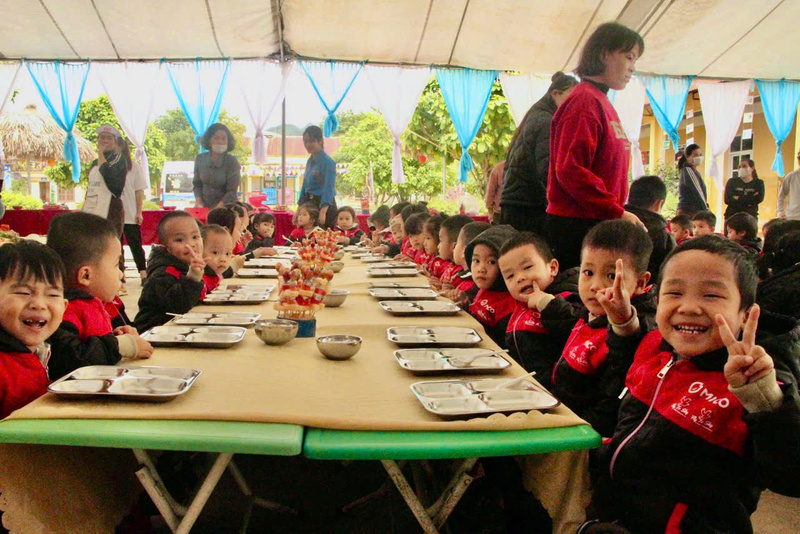 Các em học sinh của Trường Mầm non Hòa Bình (thôn Vĩnh Yên, xã Yên Bình). Ảnh: ĐVCC