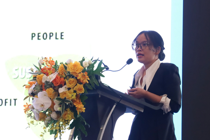 Bà Trần Thu Hằng, đại diện Phòng Hiệu quả năng lượng và Chuyển đổi xanh phát biểu.