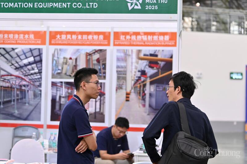 Nhiều đơn hàng, thỏa thuận hợp tác đã được các doanh nghiệp phân phối, bán lẻ, nhà thu mua ký kết giao dịch ngay tại Hội chợ.