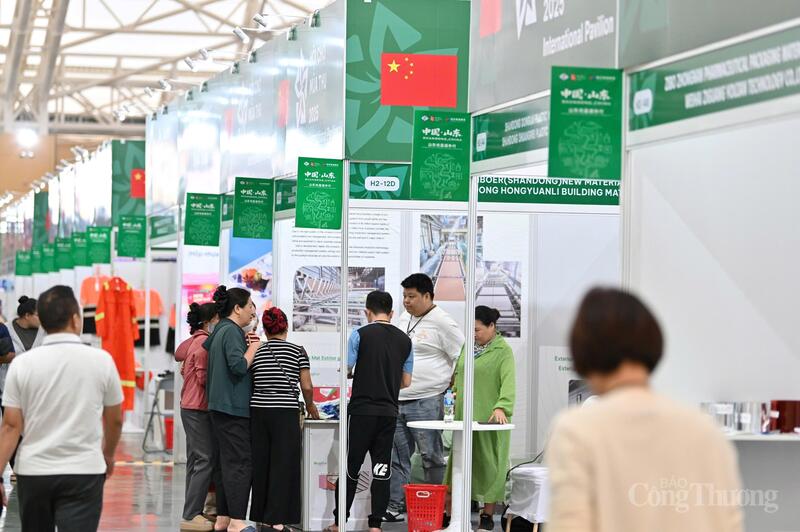 Sức hút từ những gian hàng quốc tế tại Hội chợ Mùa Thu - 3