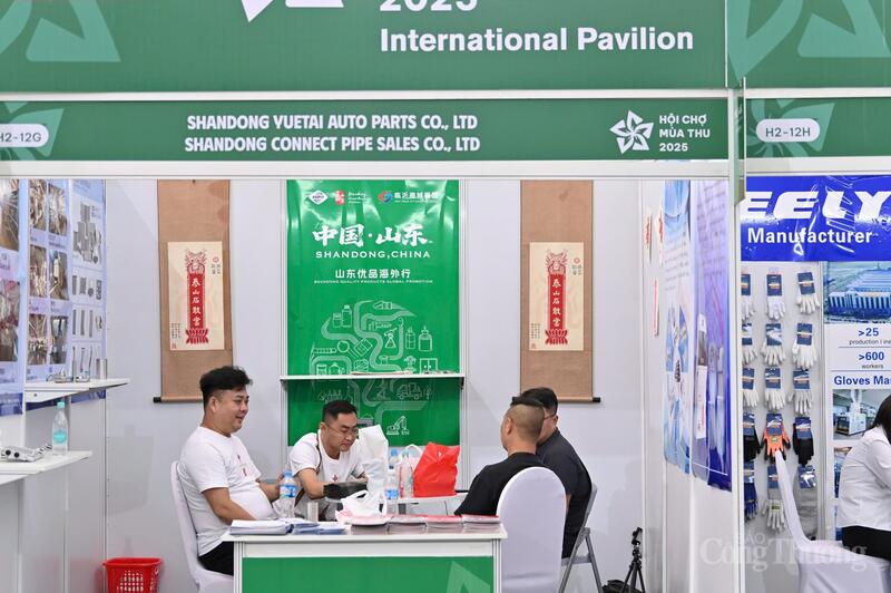 Doanh nghiệp kết nối giao thương ngay tại Hội chợ Mùa Thu lần thứ nhất - 2025