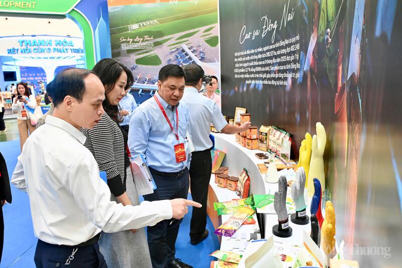 Hội đồng Giám khảo đã đánh giá các tiêu chí một cách tỉ mỉ, nhằm chọn ra những gian hàng tiêu biểu