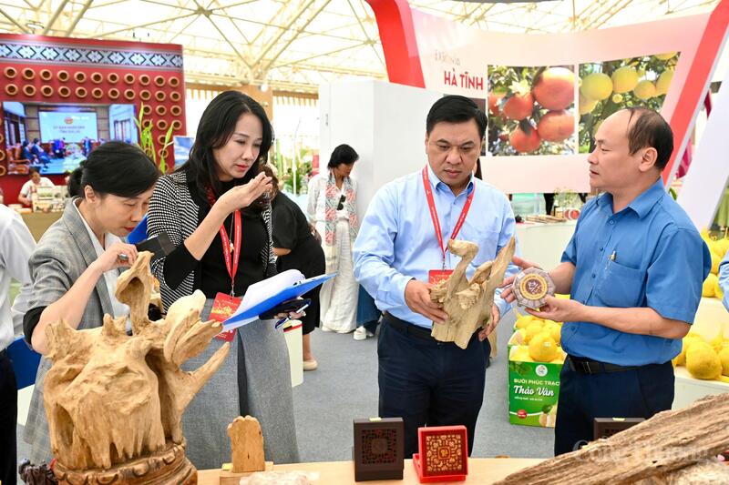 Chấm điểm gian hàng trưng bày tiêu biểu tại Hội chợ Mùa Thu 2025 - 5