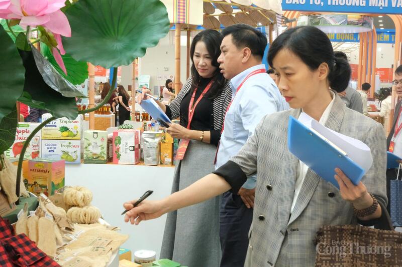 Sau một buổi chiều làm việc, Hội đồng Giám khảo đã lựa chọn được những gian hàng tiêu biểu nhất