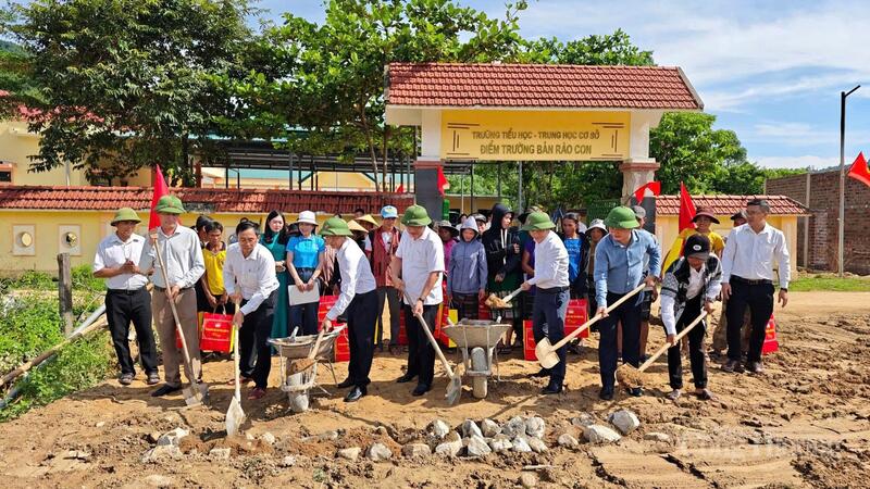 Khởi công xây dựng nhà ở cho hộ nghèo vùng đồng bào dân tộc thiểu số tại bản Rào Con, xã Phong Nha.