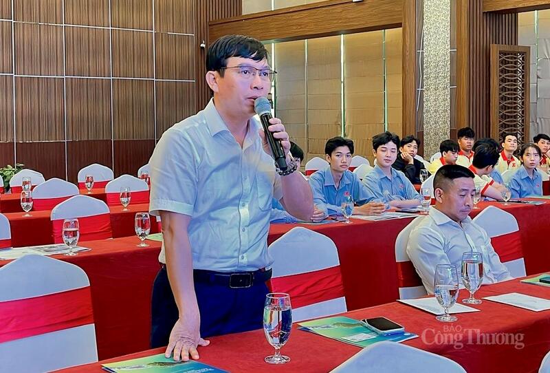 Ông Huỳnh Trung - Phó Tổng Giám đốc Công ty Thủy sản Minh Phú phát biểu tại hội thảo. Ảnh: Khánh Ngọc