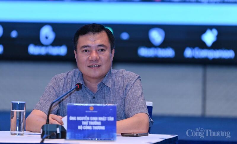Thứ trưởng Bộ Công Thương Nguyễn Sinh Nhật Tân chủ trì hội nghị. Ảnh: Nam Nguyễn