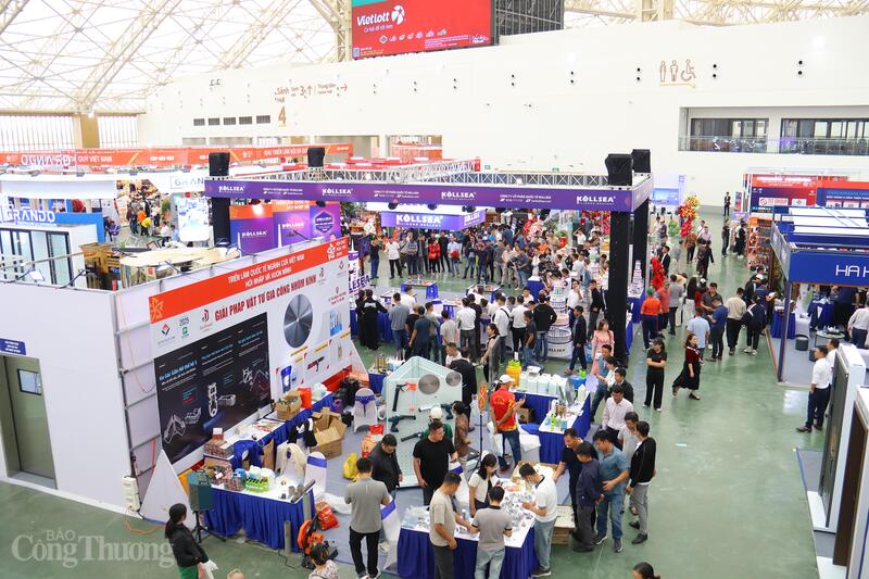 Không chỉ là nơi trưng bày, Hội chợ Mùa Thu 2025 trở thành điểm hẹn hợp tác quốc tế, mở ra cơ hội kết nối đầu tư và xúc tiến thương mại. Ảnh: Thanh Tuấn
