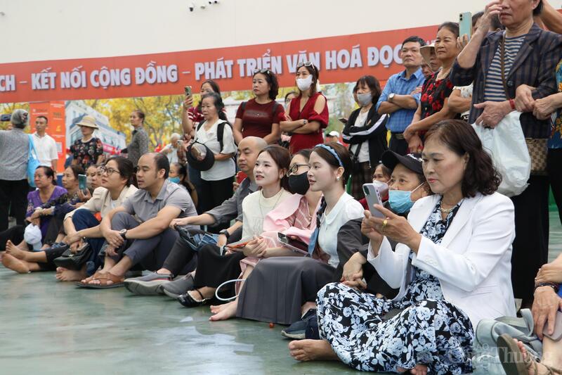 Nghệ thuật thắp sáng không gian Hội chợ Mùa Thu lần thứ nhất – 2025 - 10