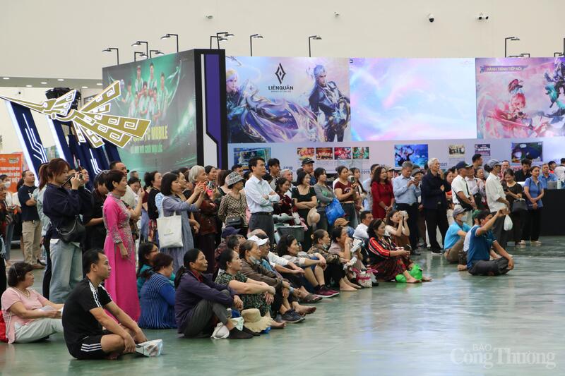 Nghệ thuật thắp sáng không gian Hội chợ Mùa Thu lần thứ nhất – 2025 - 11