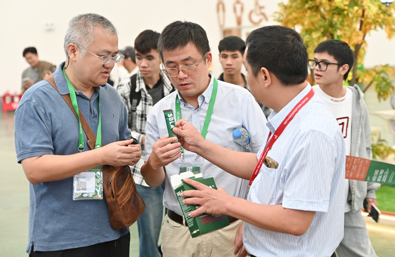 Trong khi đó, đoàn doanh nghiệp đến từ Trung Quốc lại quan tâm đến sản phẩm cà phê hòa tan của Việt Nam. Sản phẩm này cũng được các địa phương đẩy mạnh quảng bá, xúc tiến thương mại