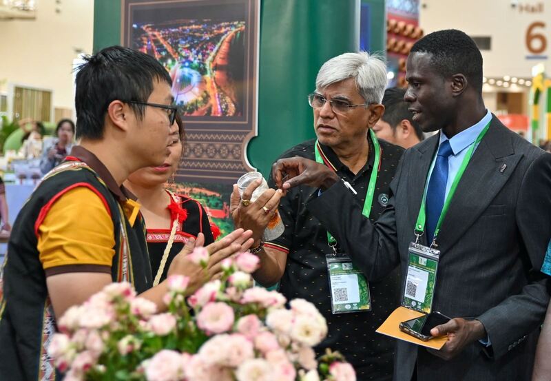 Đại diện đoàn doanh nghiệp nước ngoài này cũng bày tỏ mong muốn thông qua hội chợ để tìm kiếm nhà cung cấp hoặc khách hàng tiềm năng