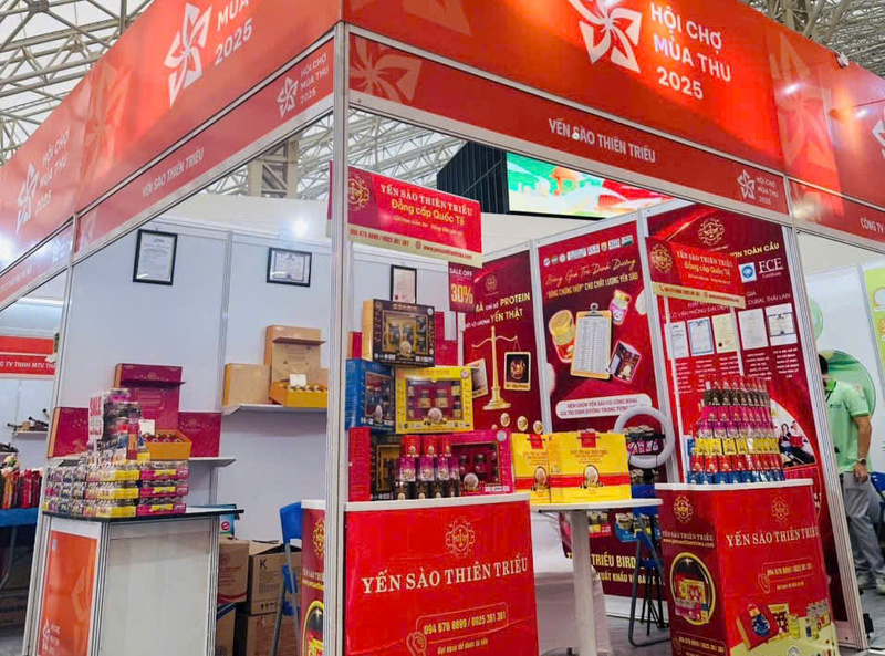 Gian trưng bày và bán sản phẩm của thương hiệu Yến sào Thiên Triều tại triển lãm. Ảnh: Thanh Thảo