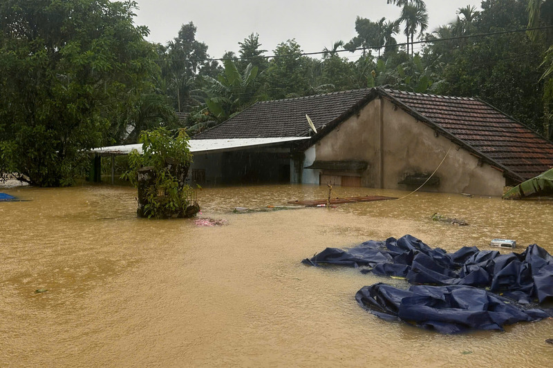 Hiện gần 67.000 nhà dân tại TP. Đà Nẵng ngập trong nước do mưa lũ. Ảnh: Bình An