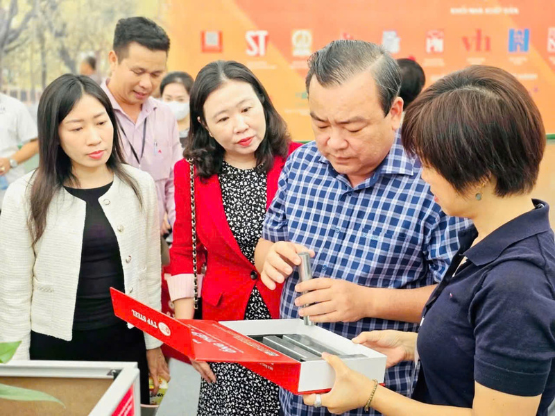 Ông Phạm Hùng Thái – Phó Bí thư Tỉnh ủy, Trưởng đoàn Đại biểu Quốc hội tỉnh Tây Ninh đã đến thăm và lắng nghe giới thiệu về những sản phẩm chủ lực của Công ty Cổ phần Thép TVP tại gian hàng