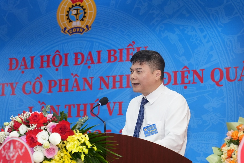 Đồng chí Phạm Anh Văn, Phó chủ tịch Công đoàn Tổng Công ty Phát điện 1 phát biểu chỉ đạo Đại hội