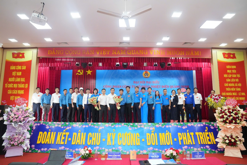 BCH Công đoàn Công ty lần thứ VI, nhiệm kỳ 2025-2030 ra mắt Đại hội.