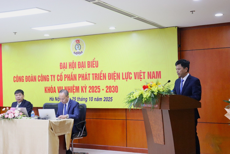 Đồng chí Hoàng Ân Quang – Chủ tịch Công đoàn Công ty báo cáo kết quả hoạt động nhiệm kỳ 2020-2025