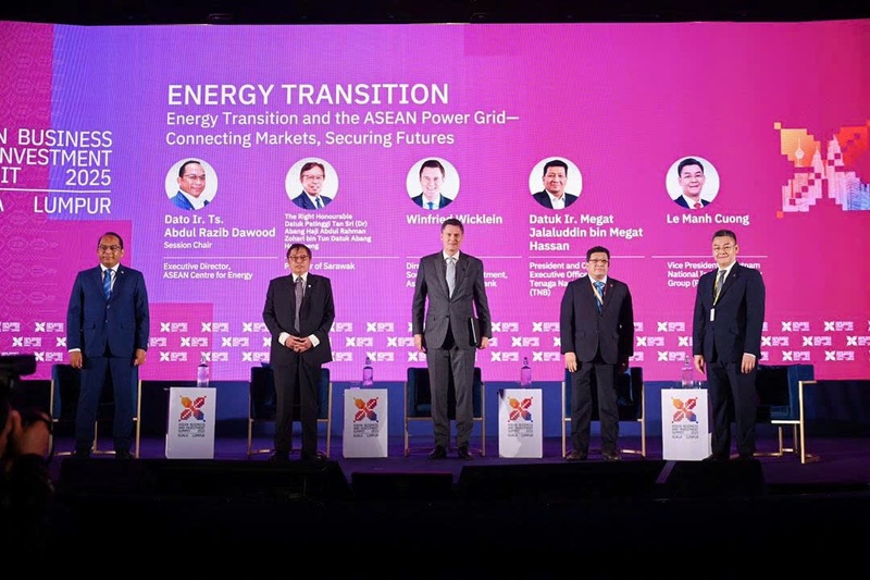 Các diễn giả tham dự phiên thảo luận (Ảnh Petrovietnam)