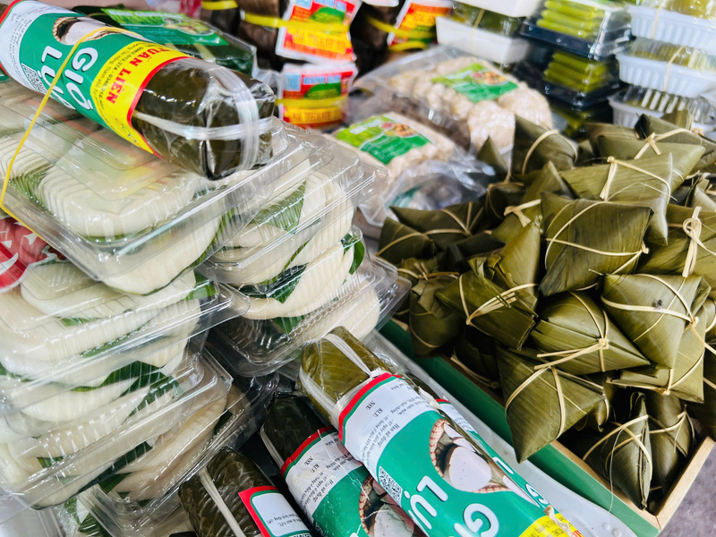 Các loại quà bánh dân giã Bắc Ninh cũng góp mặt tại Hội chợ Mùa Thu lần thứ nhất - 2025. Ảnh: Thanh Thảo.