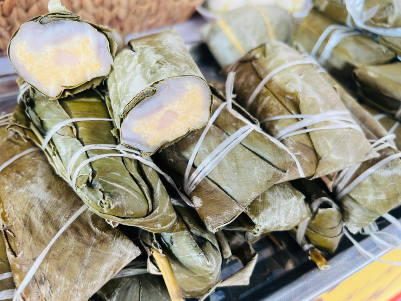 Bánh nếp nhân thịt đậu xanh cũng là một món ẩm thực hấp dẫn tại Hội chợ. Ảnh: Thanh Thảo.