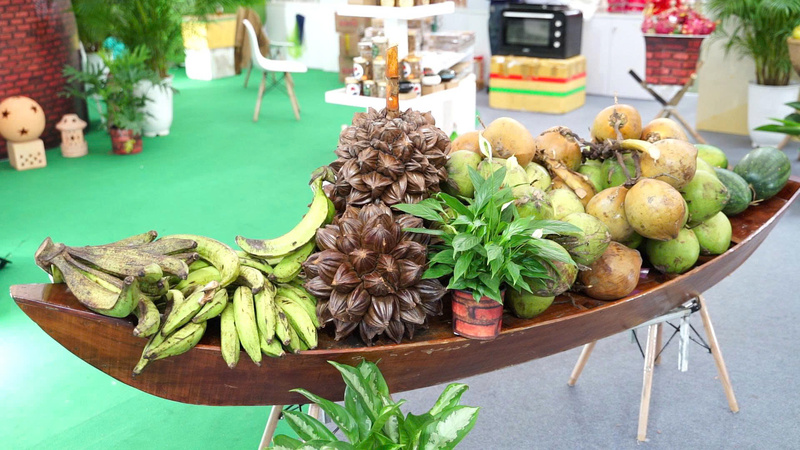 Sản phẩm nông sản tại gian hàng tỉnh Vĩnh Long. Ảnh: Diệu Linh