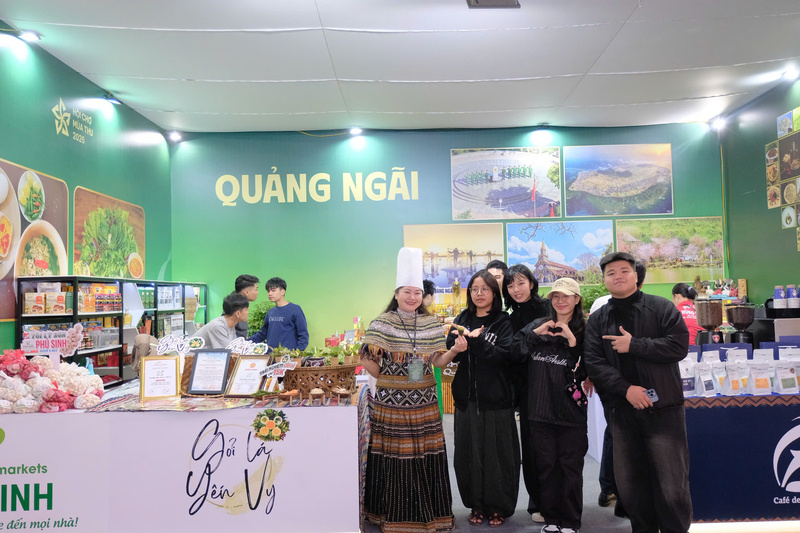 Gỏi lá Kon Tum thu hút đông đảo thực khách