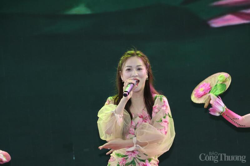 Hài kịch mang tiếng cười rộn ràng tại Hội chợ Mùa Thu 2025 - 6