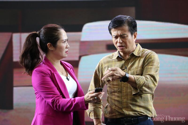 Vở hài kịch có sự tham gia của hai nghệ sĩ nổi tiếng là Bá Anh và Nguyệt Hằng.