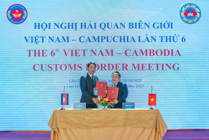 Hải quan Việt Nam - Campuchia ký Biên bản Hội nghị nhằm thống nhất tăng cường trao đổi nghiệp vụ giữa các đầu mối kỹ thuật. Ảnh: HQVN