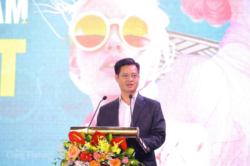 Ông Nguyễn Thế Hiệp, Phó Giám đốc Sở Công Thương Hà Nội phát biểu khai mạc sự kiện. Ảnh: Thanh Tuấn