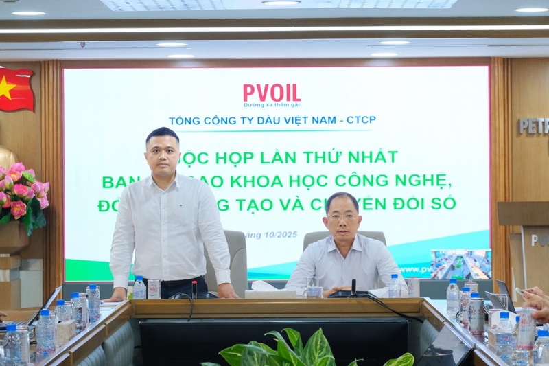 Ông Nguyễn Đăng Trình, Phó Bí thư Đảng ủy, Tổng Giám đốc, Phó Trưởng ban thường trực Ban chỉ đạo KHCN, ĐMST và CĐS của PVOIL yêu cầu tập trung đầu tư có trọng điểm, tránh hình thức, bảo đảm hiệu quả và thực chất (Ảnh PVOIL)