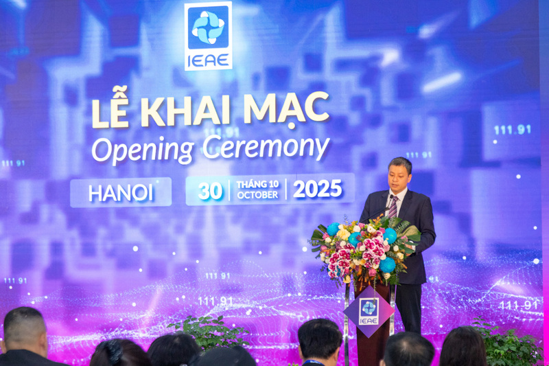 Ông Tô Ngọc Sơn - Phó Vụ trưởng Vụ Phát triển thị trường nước ngoài (Bộ Công Thương) phát biểu tại lễ khai mạc triển lãm. Ảnh: Thiên Trang