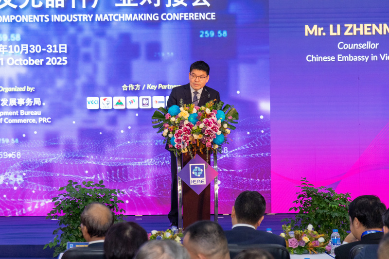 Ông Lý Chấn Dân - Tham tán Kinh tế thương mại, Đại sứ quán Trung Quốc tại Việt Nam phát biểu tại lễ khai mạc triển lãm. Ảnh: Thiên Trang