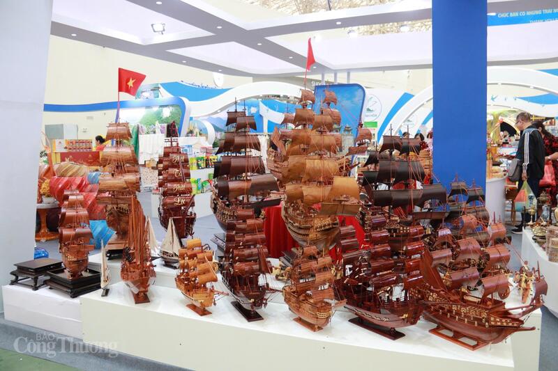 Thuyền buồm của Công ty Mô hình thuyền buồm Quốc Điệp. Ảnh: Thanh Tuấn