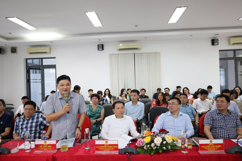 Các đại biểu chia sẻ nhiều ý kiến tâm huyết sâu sắc xoay quanh chủ đề “Đảm bảo an ninh năng lượng và phát triển bền vững ngành thủy điện”. Ảnh: Thu Hoài