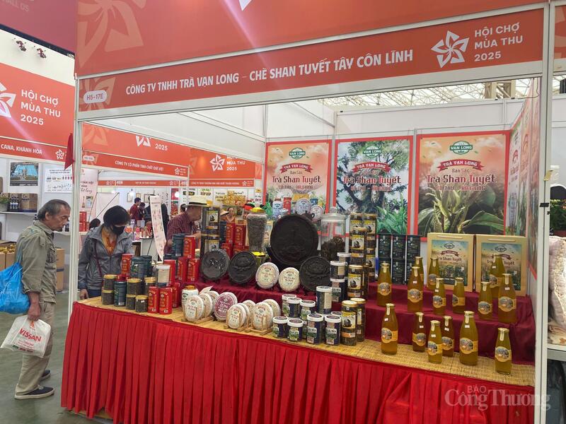Gian hàng của Công ty TNHH Trà Vạn Long tại Hội chợ Mùa Thu lần thứ nhất - 2025