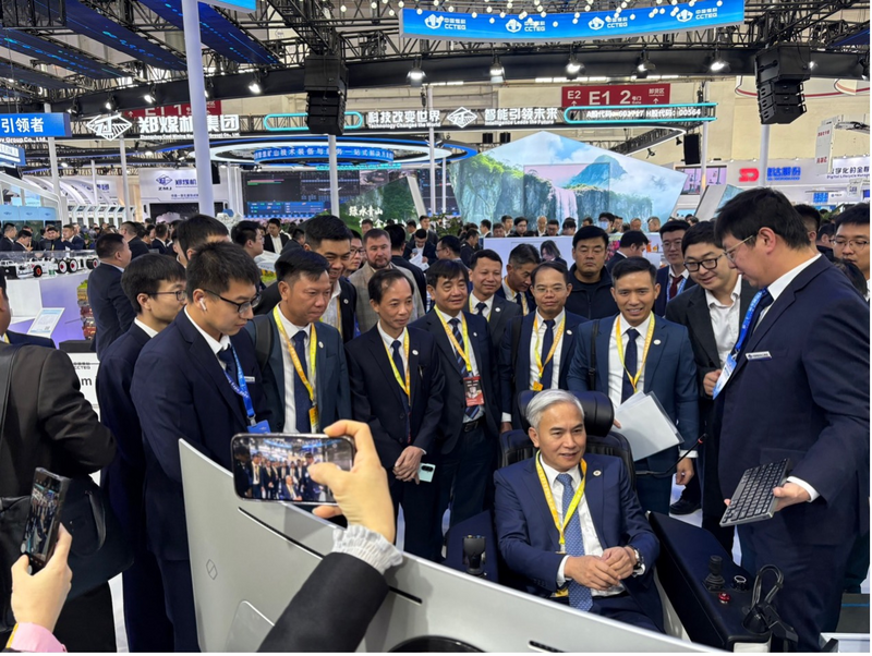 Khảo sát hệ thống điều khiển khai thác thông minh không người tại gian triển lãm của Công ty Thiên Mã Bắc Kinh (Tập đoàn CCTEG), ứng dụng nâng cao an toàn và hiệu quả khai thác than.