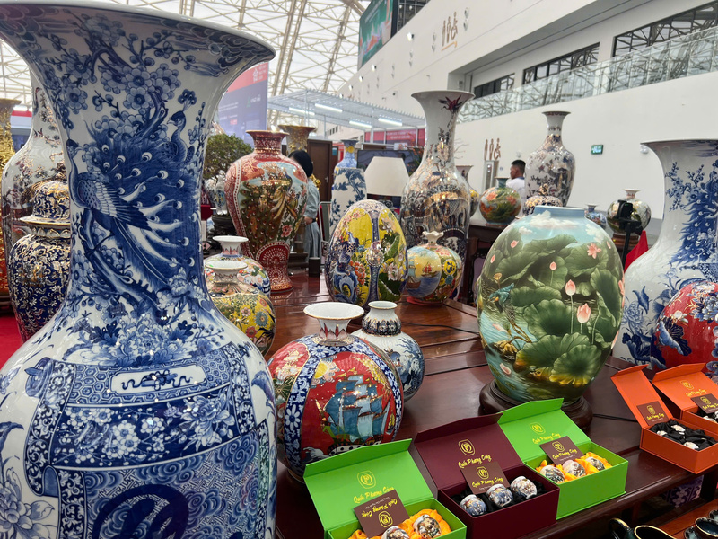 Thương hiệu Quốc Phương góp phần lan tỏa hình ảnh gốm Việt trên thị trường quốc tế. Ảnh: Thanh Thảo.