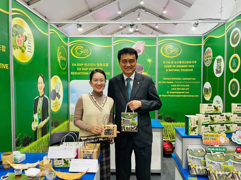 Sản phẩm gạo lứt của Đắk Lắk tại IFFE 2025. Ảnh: Hoàng Hữu