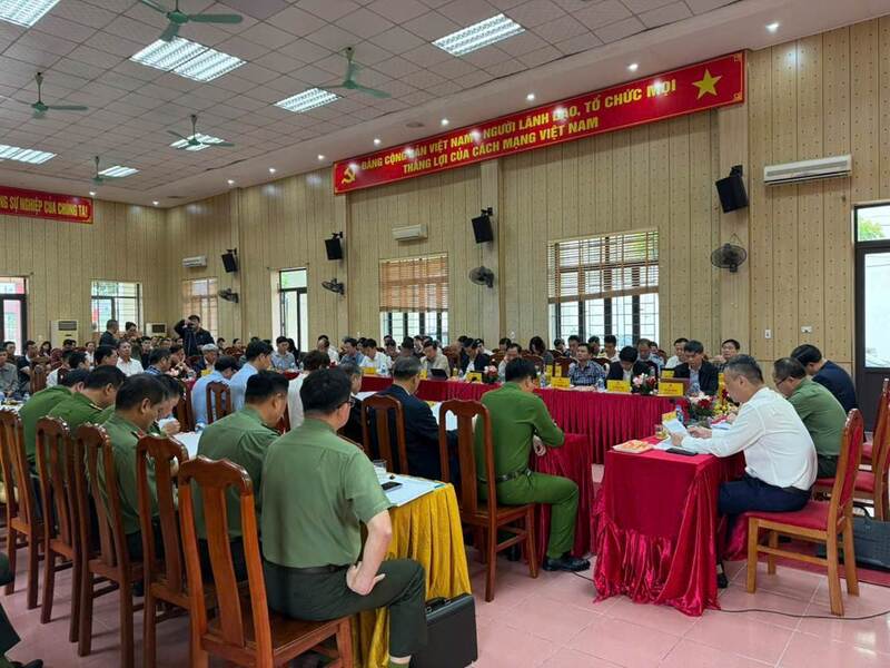 Quang cảnh buổi làm việc. Ảnh: Thu Dung