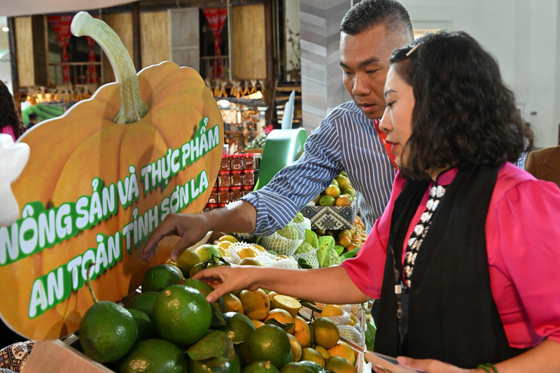 Đặc sản vùng cao kết nối thị trường tại Hội chợ Mùa Thu 2025. Ảnh: Nam Nguyễn