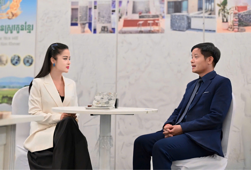 Ông Đỗ Việt Phương chia sẻ về kết quả xúc tiến thương mại và kết nối giao thương giữa doanh nghiệp hai nước tại Hội chợ. Ảnh: Thanh Thảo.