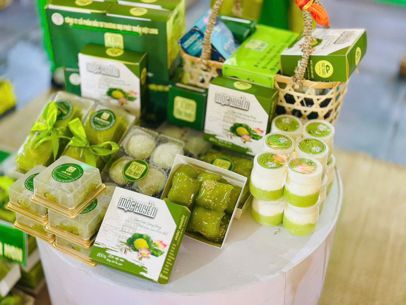 Các sản phẩm từ cốm đều được Mộc Huyền chau chuốt từ chất lượng sản phẩm đến bao bì, mẫu mã. Ảnh: Nguyễn Thanh