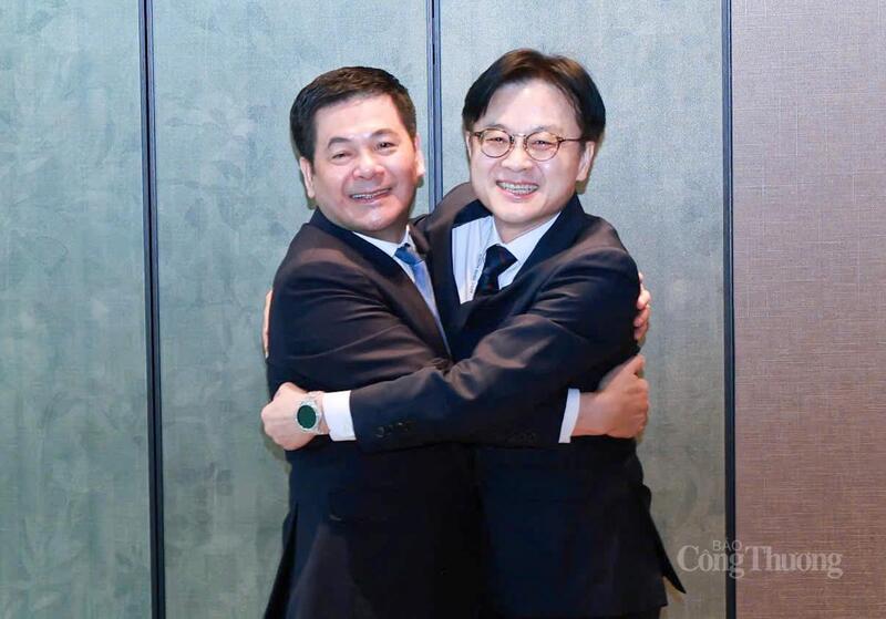 Hai Bộ trưởng vui mừng gặp lại nhau sau buổi làm việc gần đây nhất vào tháng 8/2025.